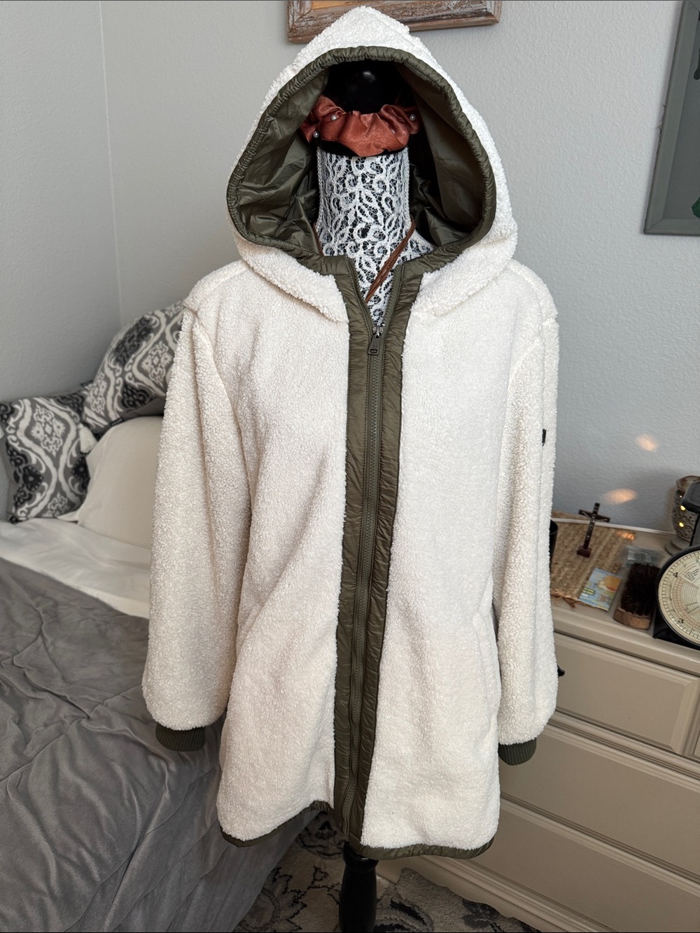 1 Madison Cream Sherpa Hooded Jacket with Olive Trim Sz Large